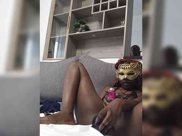 Pinkiedonna811 webcam