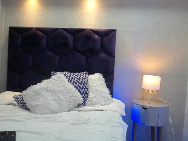 AriLux live cam on BongaCams