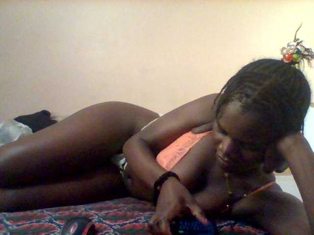 le modèle Violeti est en webcam porno dans un show sur le site bongacams, il possède les tags suivants: Ebony,Brunette,Hairy