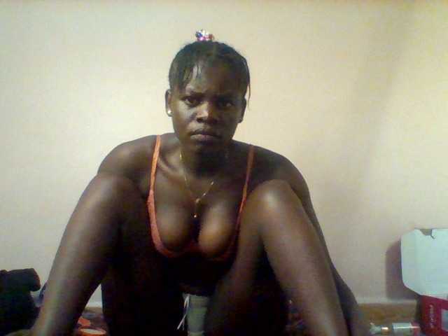 le modèle Violeti est en webcam porno dans un show sur le site bongacams, il possède les tags suivants: Ebony,Brunette,Hairy