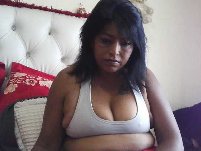 Angeleyez live cam on BongaCams