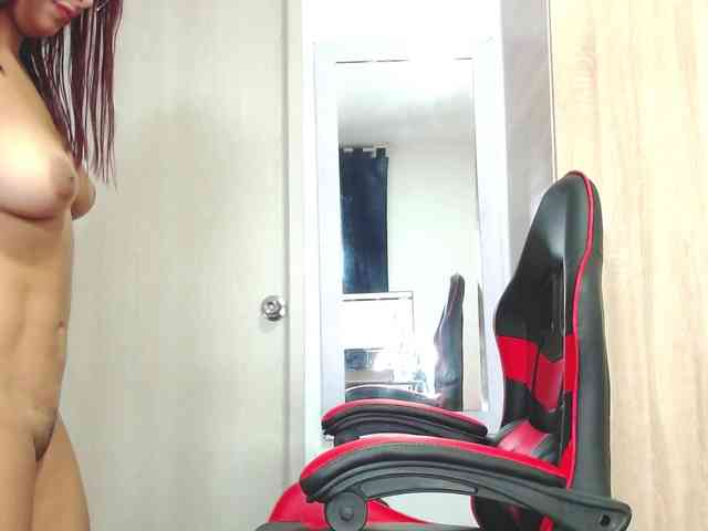 HornyCute webcam