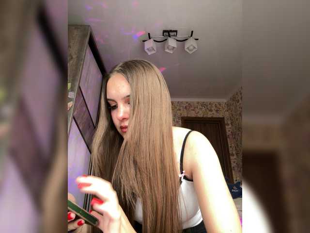 Mika-Sparkle live cam on BongaCams