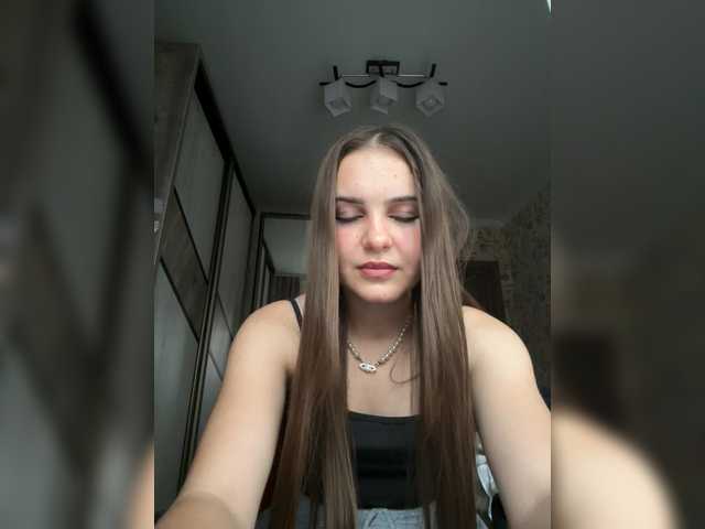 Mika-Sparkle live cam on BongaCams