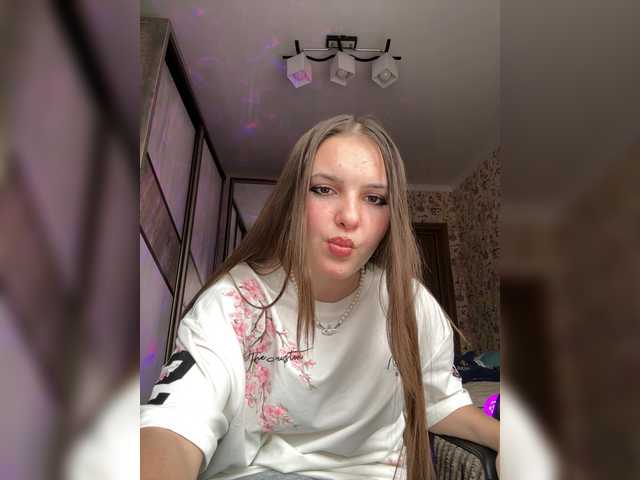 Mika-Sparkle live cam on BongaCams