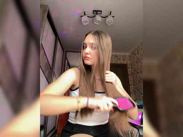 Mika-Sparkle webcam