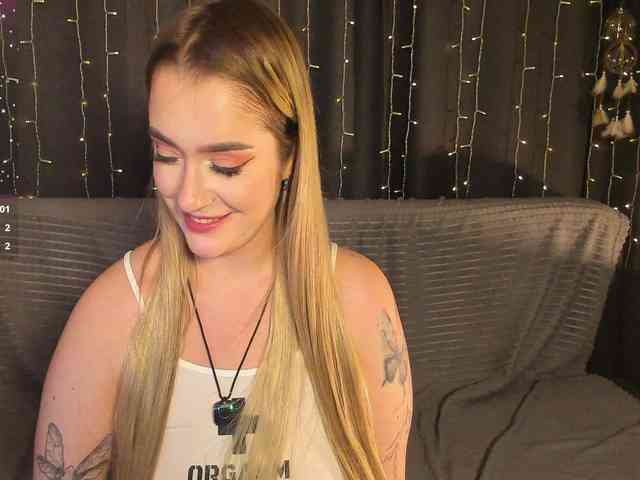 Angel-Ivory Live Webcam on BongaCams