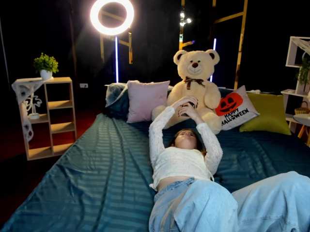 Lilith-BloomX live cam