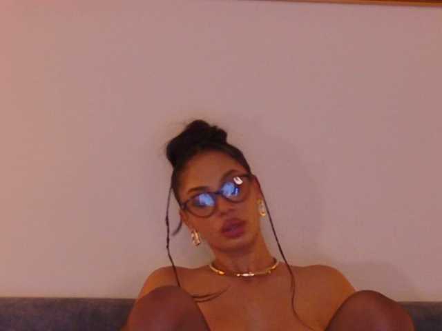 BellaVixen live cam on BongaCams