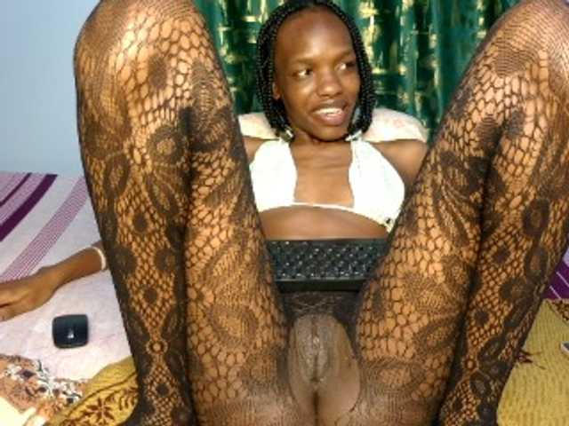 Pinkslut25 live cam on BongaCams
