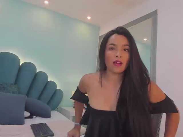 KiiraDreamm live cam on BongaCams