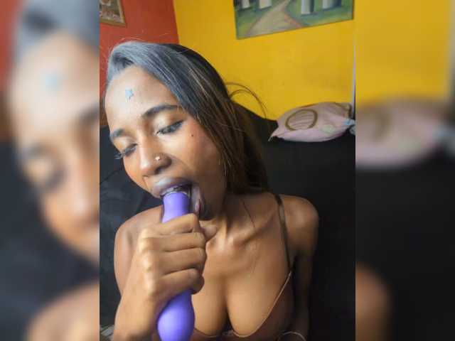 Nathascha live cam on BongaCams
