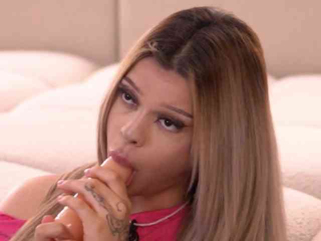 IvyMirrage's webcam live show