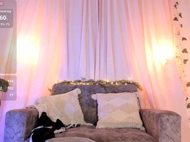 le modèle NaughtyRosie est en webcam porno dans un show sur le site bongacams, il possède les tags suivants: White/Caucasian,Blonde,Trimmed