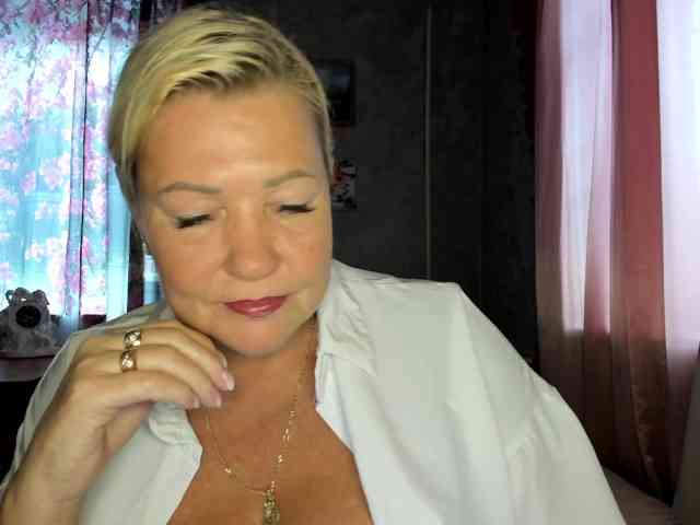 Elenochka live female cam on bongacams