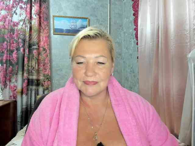 Elenochka live female cam on bongacams