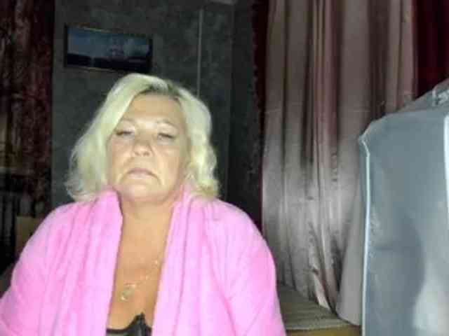 Elenochka live female cam on bongacams