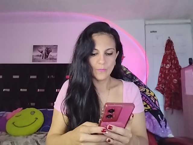 Basmajade888 live cam on BongaCams
