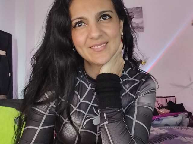 Basmajade888 live cam on BongaCams