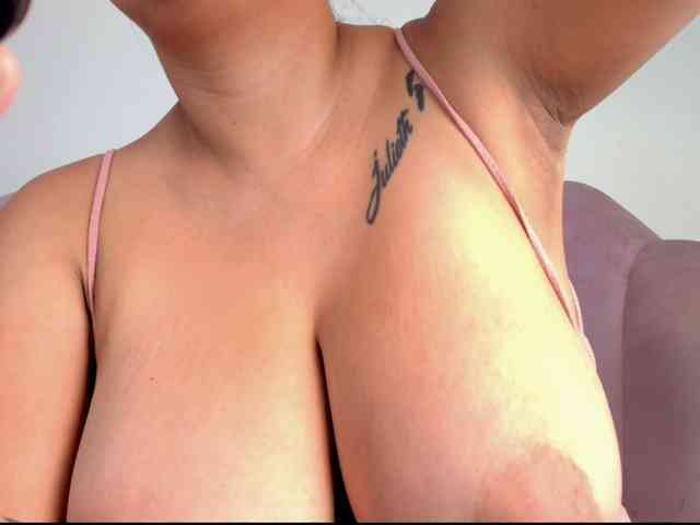 Model: ValentinaBreast