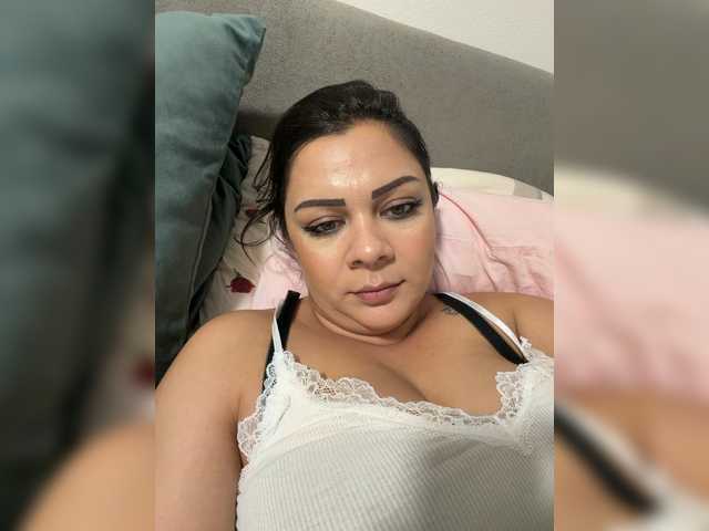 Gloria100 live cam on BongaCams