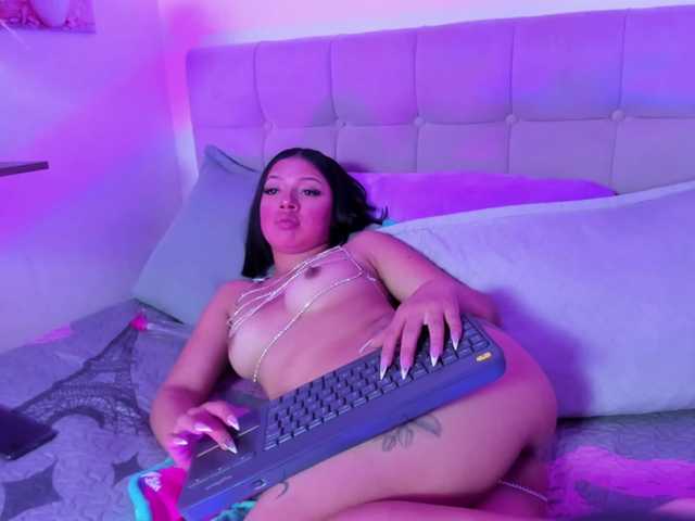 Fiorella-wish live cam on BongaCams
