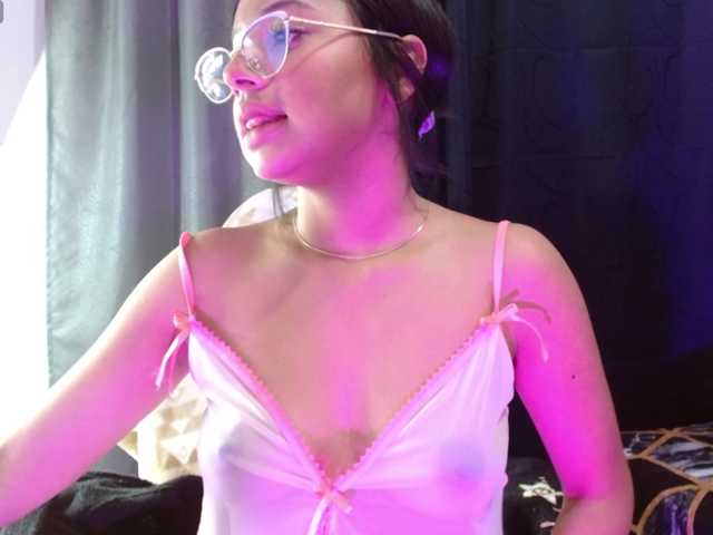 Fiorella-wish live cam on BongaCams