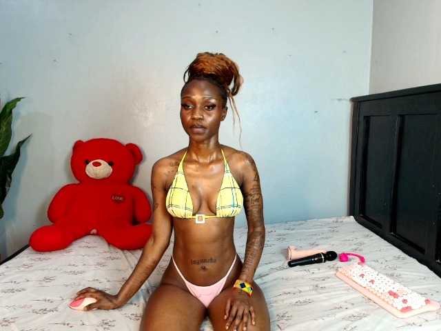 DarkCoco live cam on BongaCams
