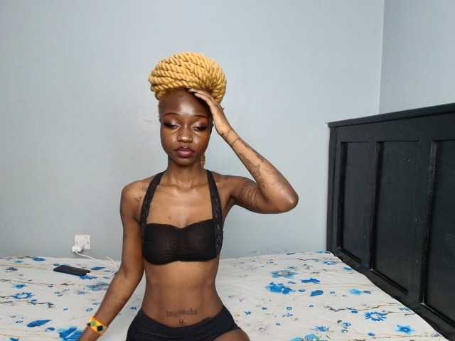 DarkCoco live cam on BongaCams