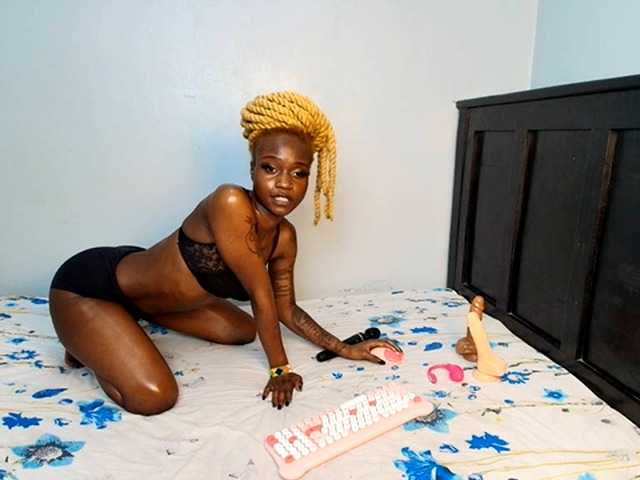 DarkCoco live cam on BongaCams