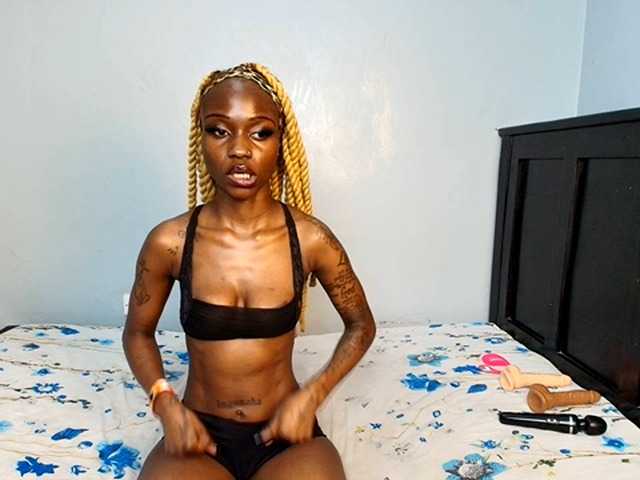 DarkCoco live cam on BongaCams