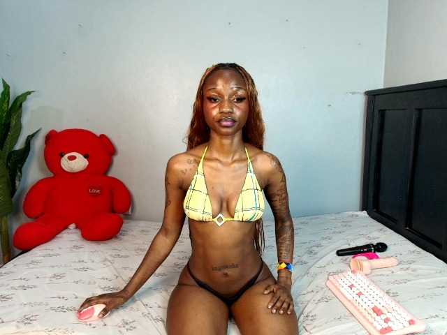DarkCoco live cam on BongaCams