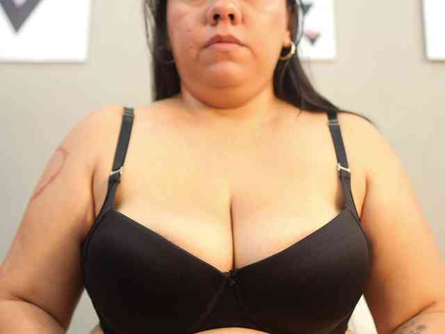 chubbythickmilf's live room