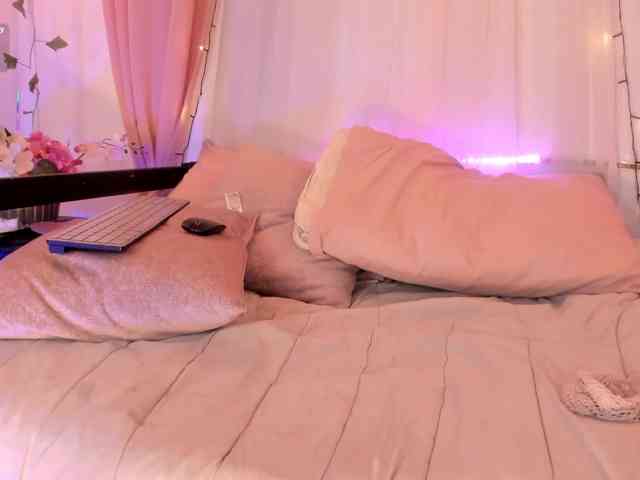 MileyBloom webcam