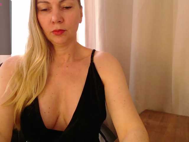 LizLauren live cam preview