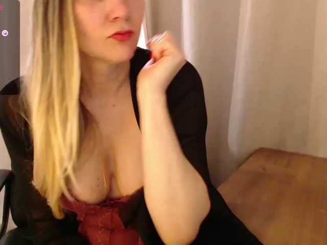 LizLauren live cam preview