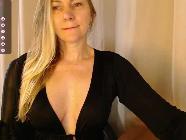 LizLauren live cam preview