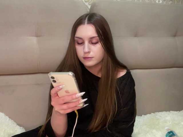 EmelineVayda live cam on BongaCams