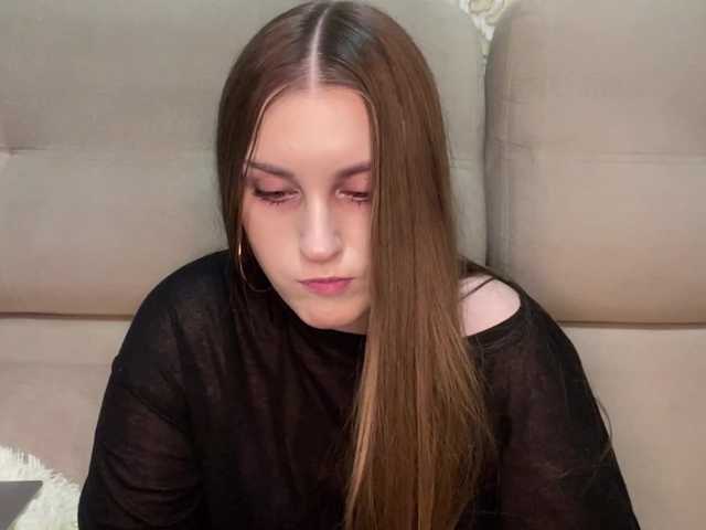 EmelineVayda live cam on BongaCams