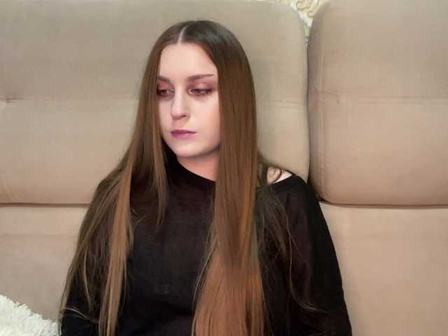 EmelineVayda live cam on BongaCams