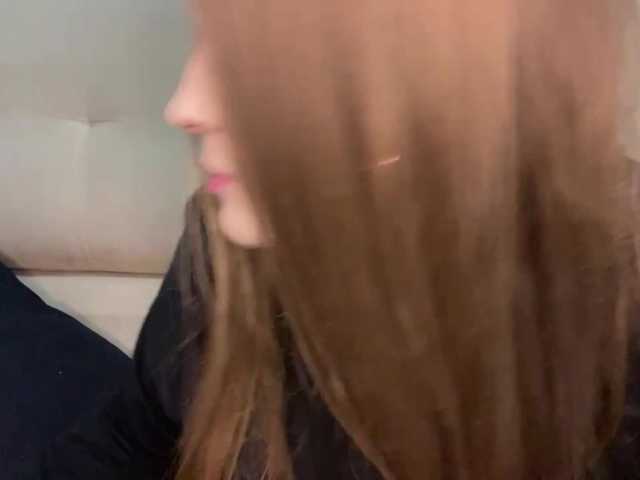 EmelineVayda live cam on BongaCams