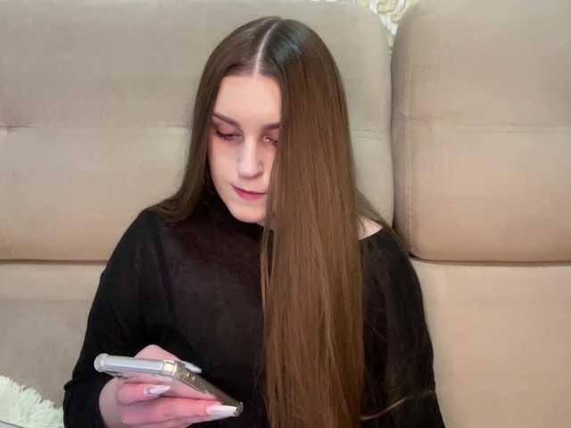 EmelineVayda live cam on BongaCams
