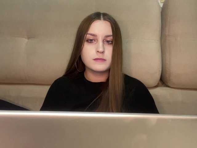 EmelineVayda live cam on BongaCams