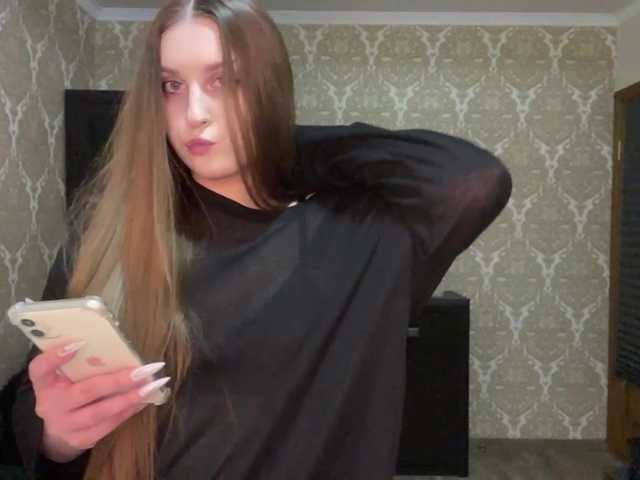 EmelineVayda live cam on BongaCams
