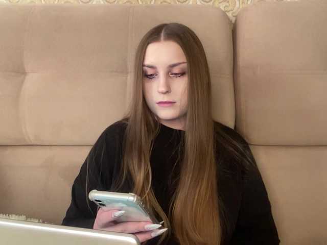 EmelineVayda live cam on BongaCams