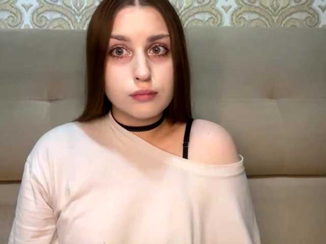 EmelineVayda live cam on BongaCams