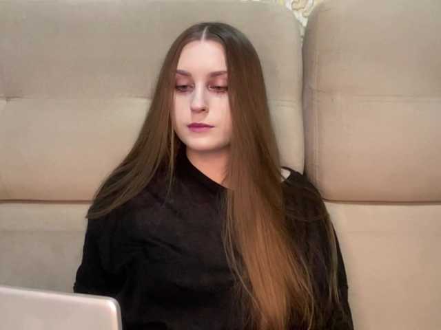 EmelineVayda live cam on BongaCams