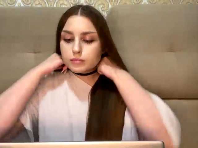 EmelineVayda live cam on BongaCams