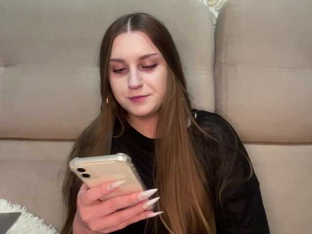 EmelineVayda live cam on BongaCams