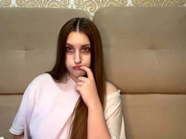 EmelineVayda live cam on BongaCams